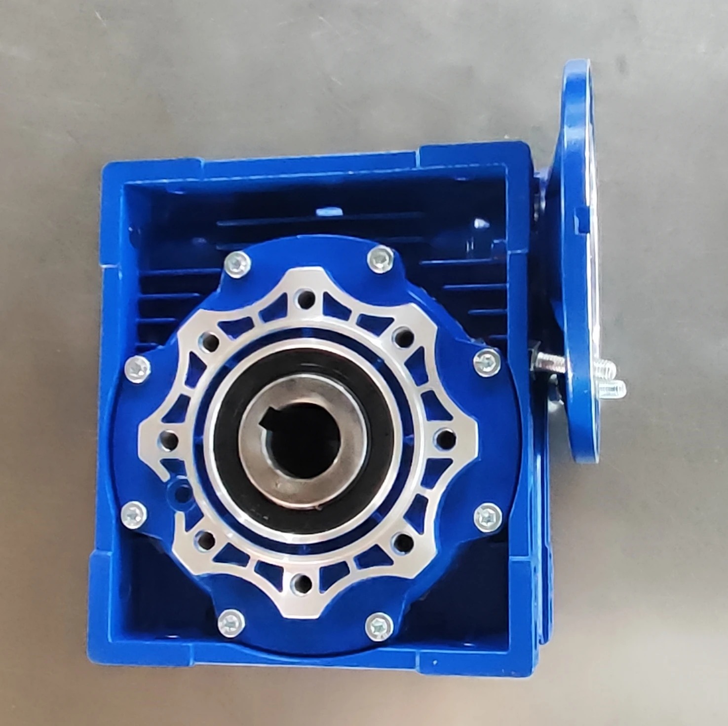Chelsea Worm Gearbox NMRV090 Input19/24/28mm Output 35mm Ratio 7.5:1-100:1 Motor 0.37kW-4Kw Worm Gear Tin Bronze +Mineral Oil
