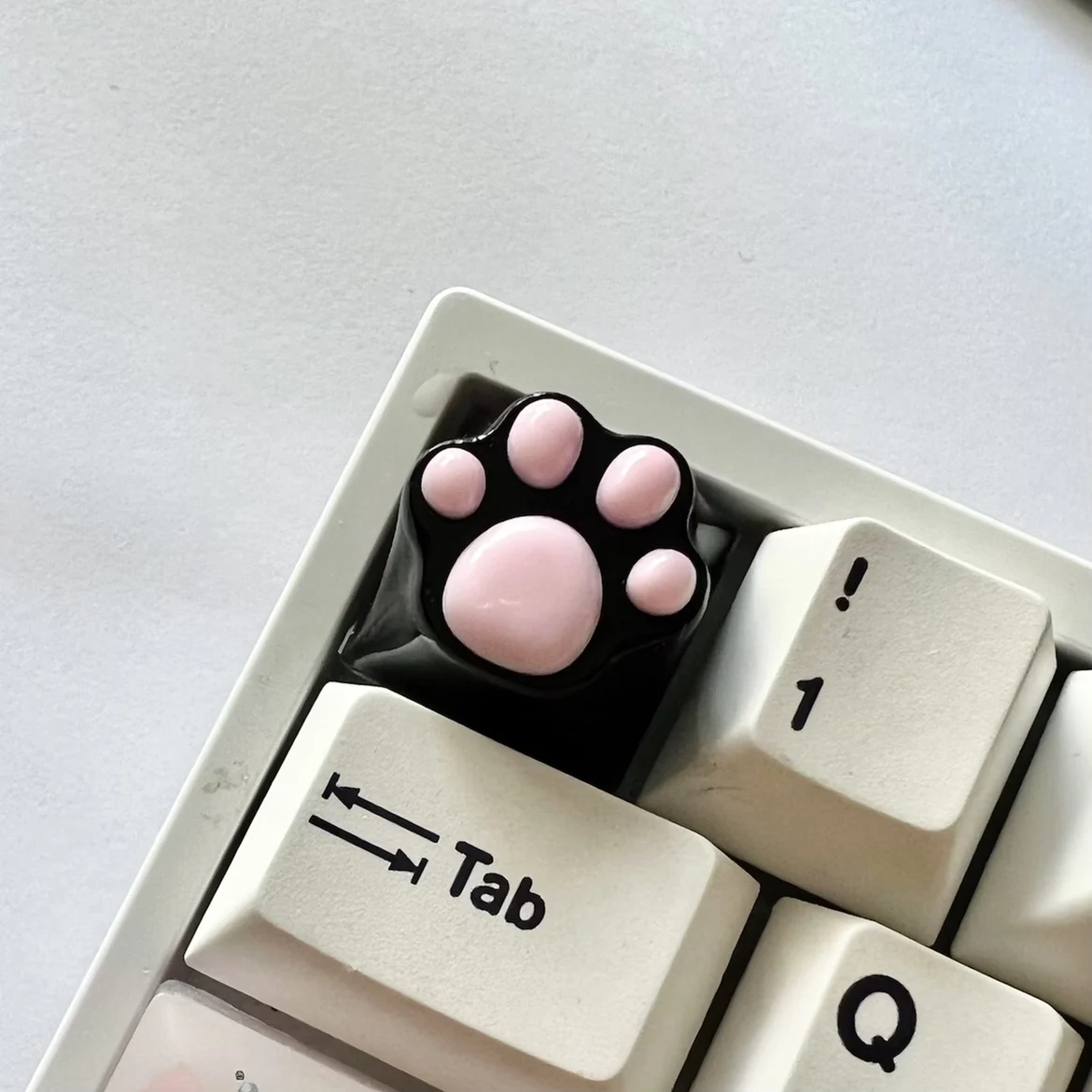 Black and white cat claw keycaps, resin Epoxy personalized keycaps, cute supplementary keycaps, cartoon girlfriends and couples