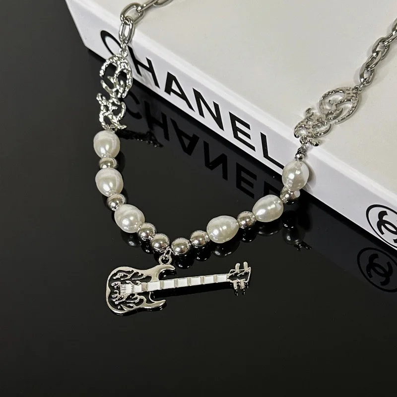 ins cold wind beaded splicing guitar pendant Internet celebrity jewelry collarbone chain necklace women's 2024 explosion niche