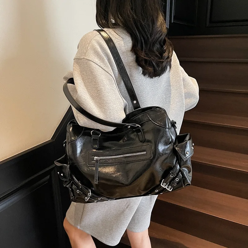 

2026 Korean Version of Niche Super Cool Locomotive Trend Large-capacity Tote Bag Multi-pocket Shoulder Portable Messenger Bag