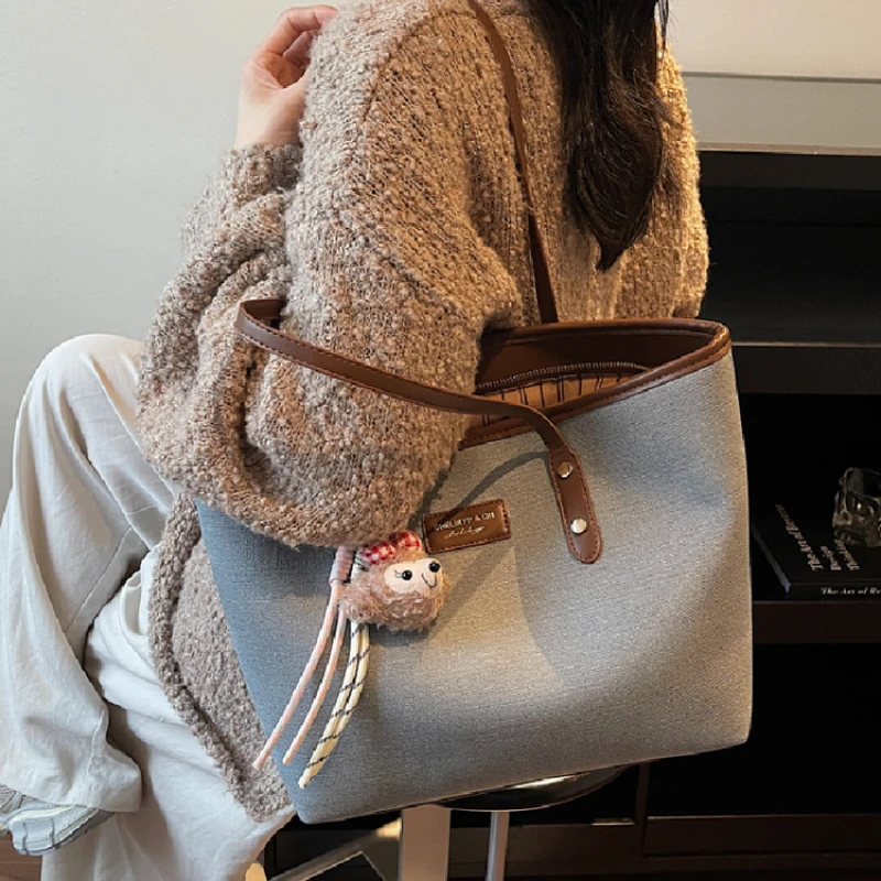 

Versatile Messenger Bag For Women Crossbody Leather Handbag With Classic Elegant Look Popular Luxury Brand