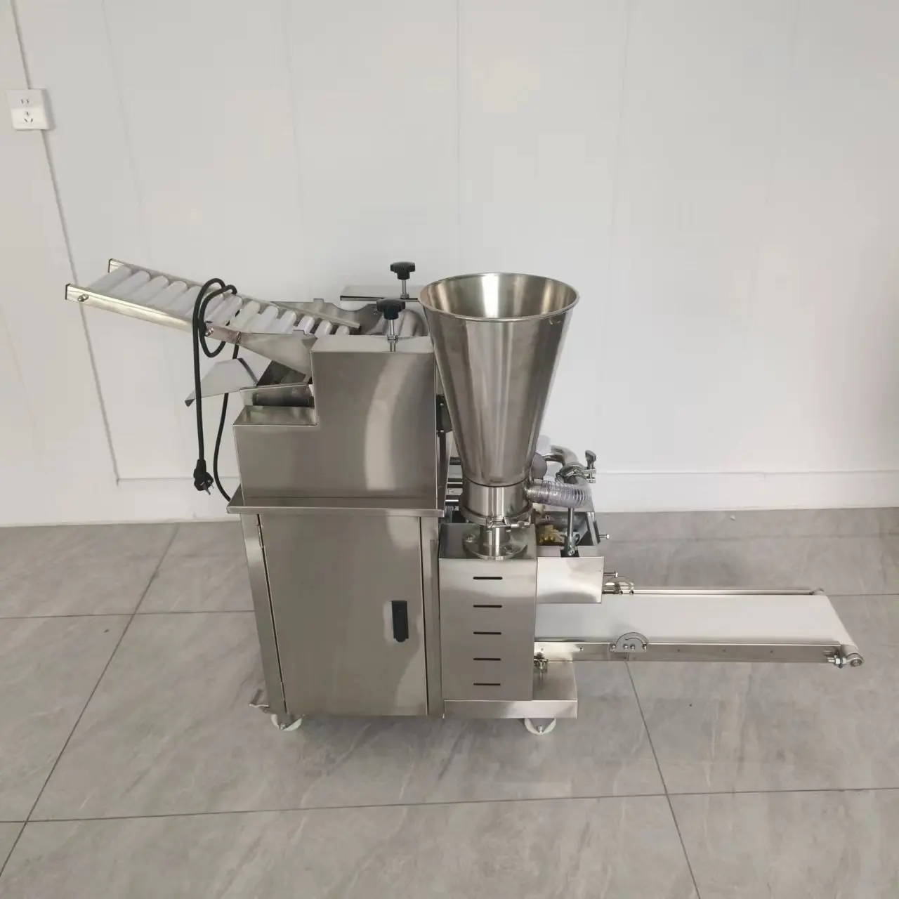 Fully Automatic Dumpling Machine Imitation Handmade Dumplings Spring Rolls Xuanbao Automatic Forming Machine