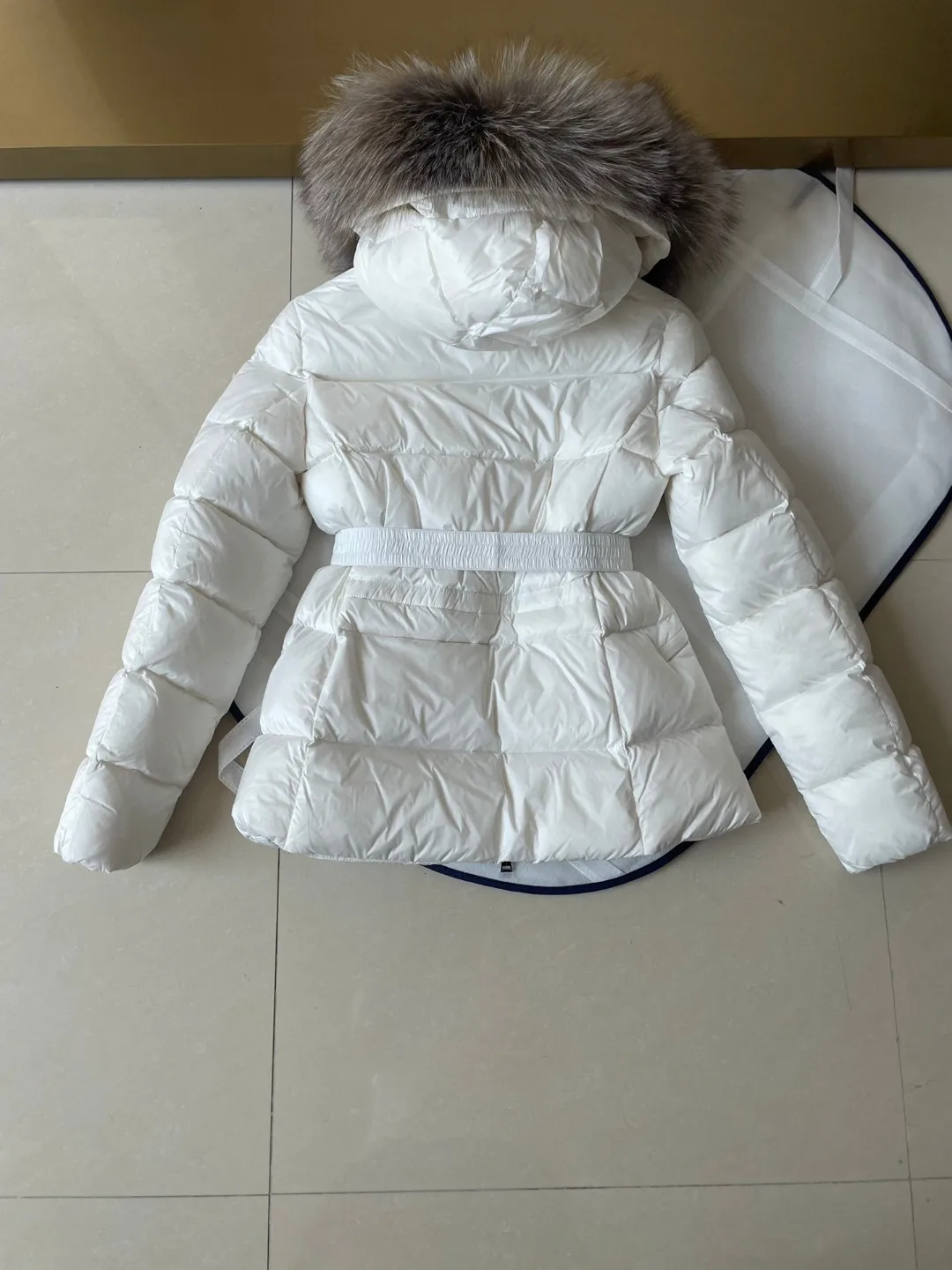 Winter women down jacket100% natural fox fur 95% white goose down+5% feathers product includes a belt woman leisure loose coat