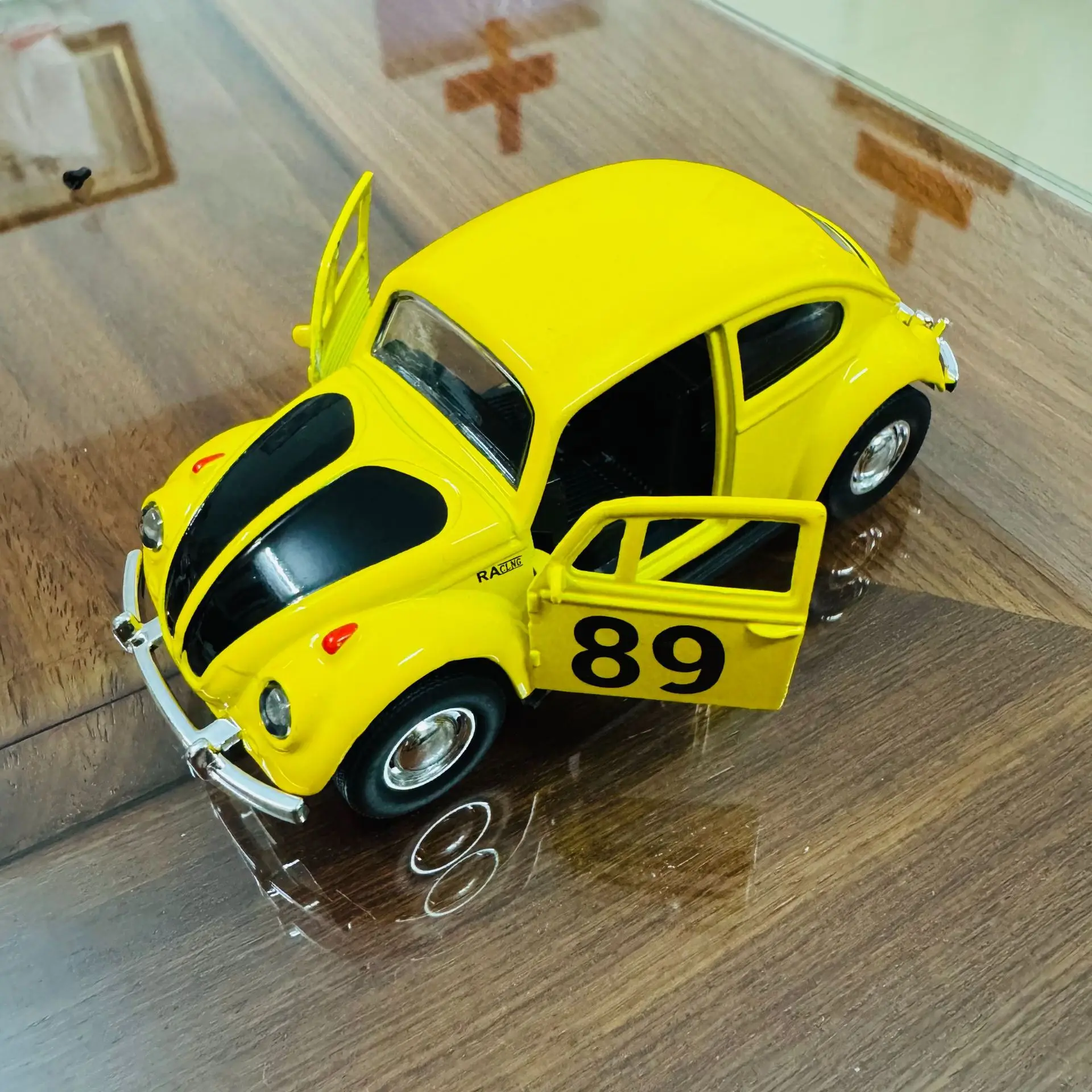 1:36 คลาสสิก retro Beetle Bus รถโบราณดึงกลับของเล่นรถเด็กโมเดลรถเด็กจําลอง