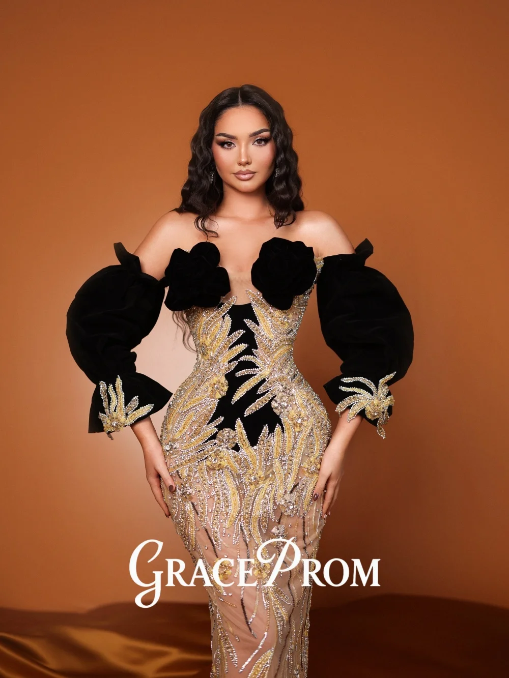 GraceProm Luxe Preto-Ouro Vestido de Noite 2026 Flor-Embelez Tapete Vestido Delicado A Linha Até O Chão Vestido de Festa فسات