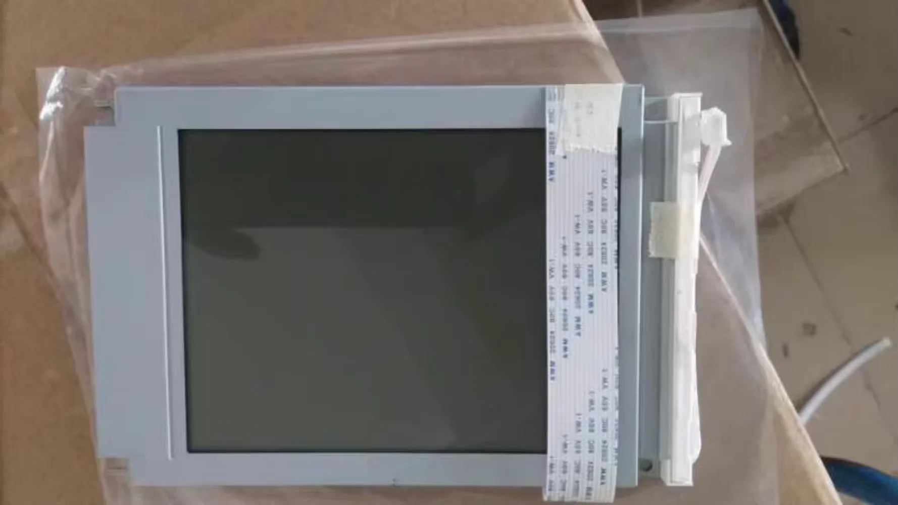 

SP14Q003-C1/SP14Q001 SP14Q006 replaces LCD screens