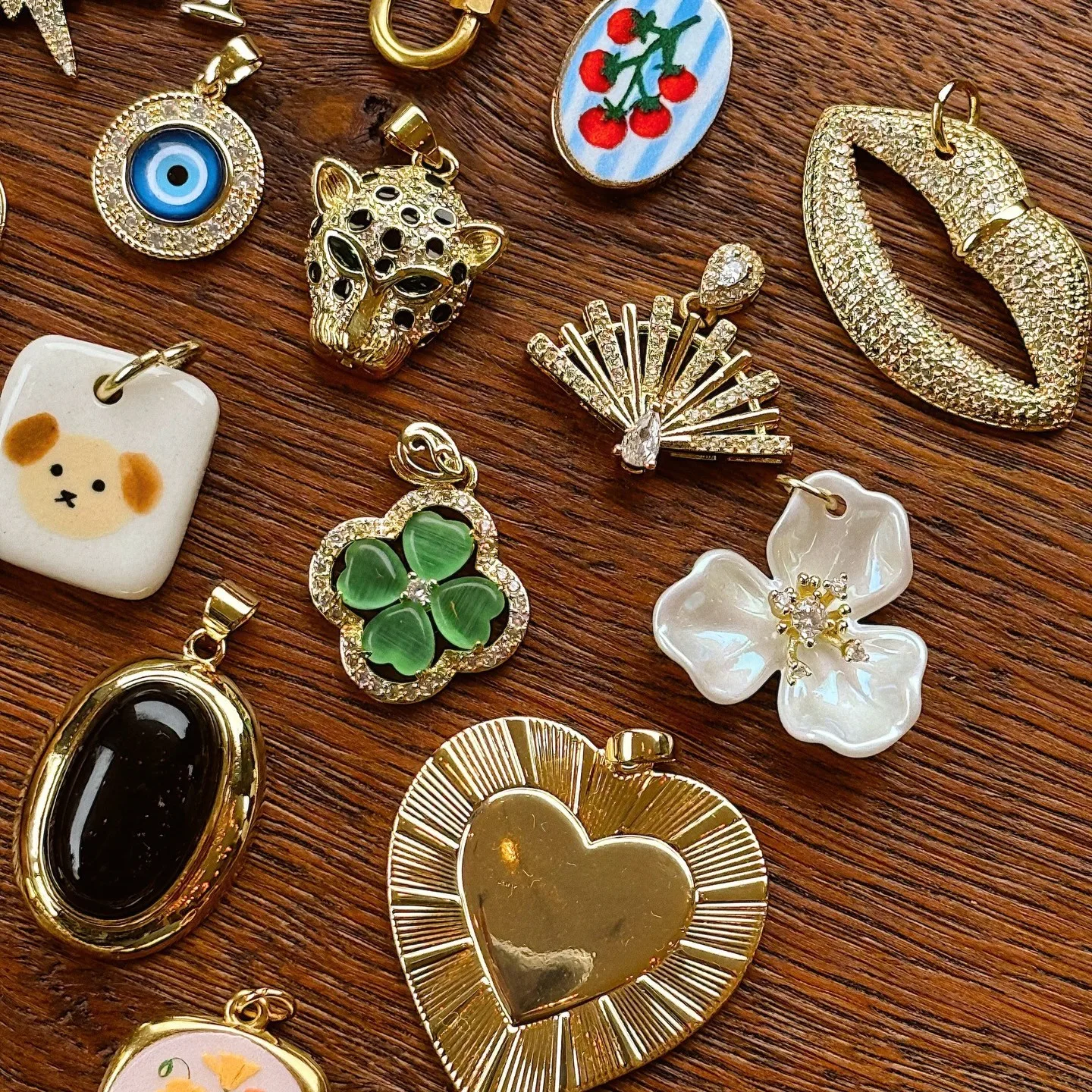 Vergoldete Emaille-Kristallanhänger, Vintage-Herz-, Böses-Auge-, Blumen- und Tieranhänger für Halsketten, Armbänder und DIY-Schmuckherstellung – Detail 6