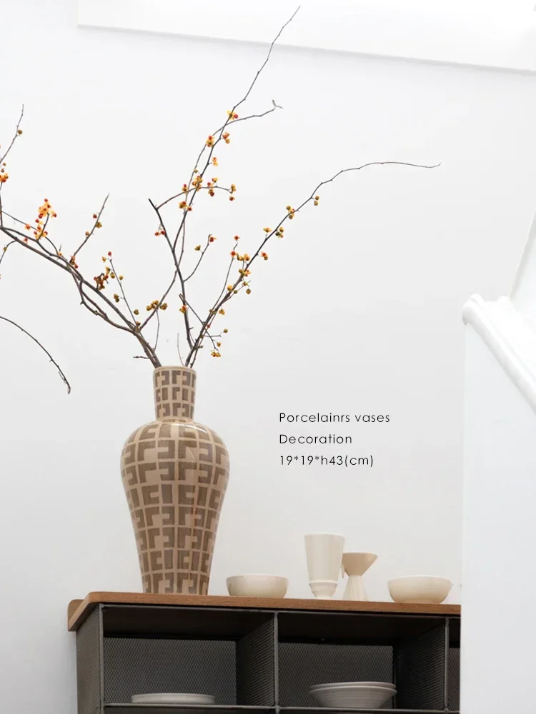 Hand painted underglaze retro seed turmeric porcelain vase