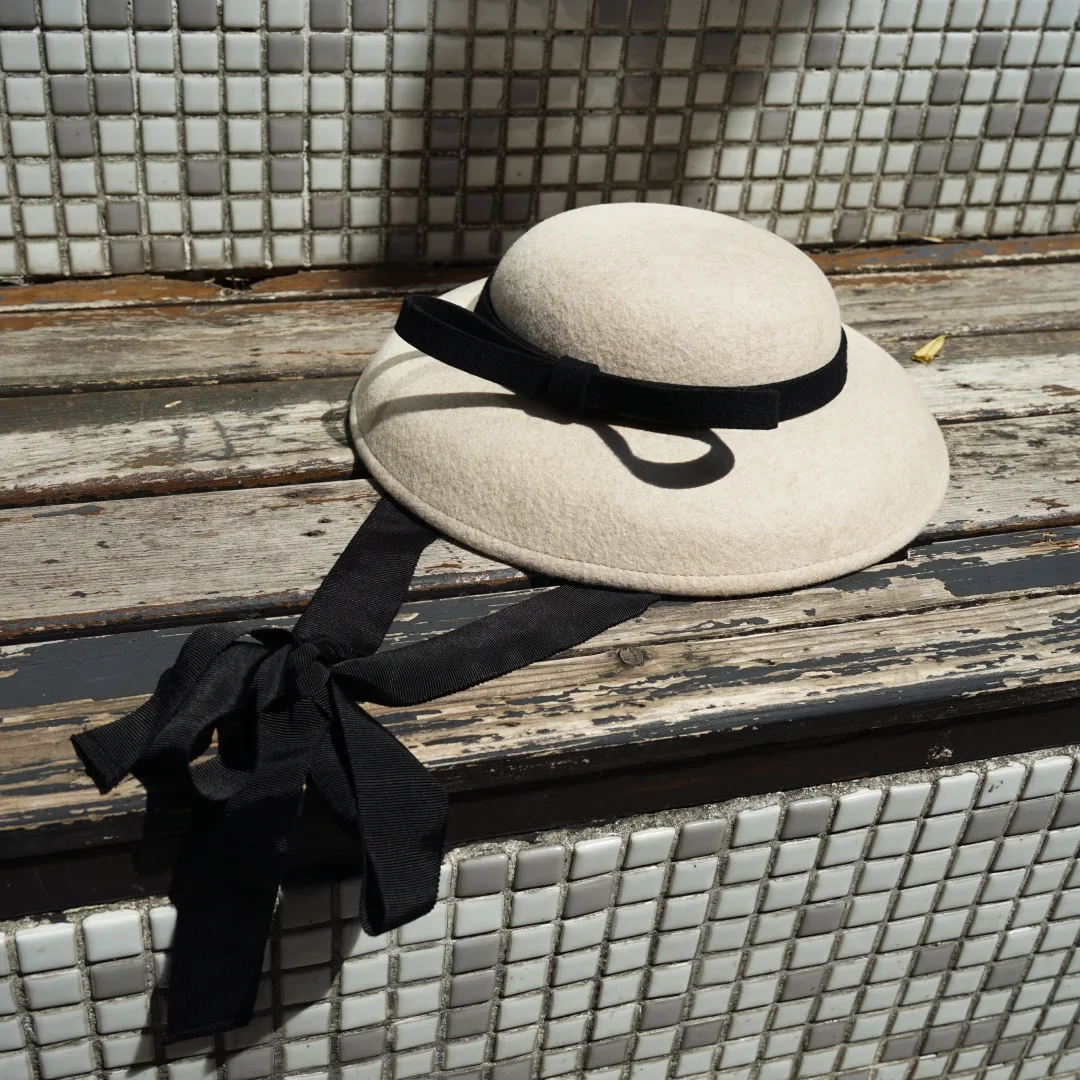 

Женская фетровая шляпа во французском стиле с бантом на шнуровке, женская шляпа-волшебница в Кентукки Дерби, свадебная чаепитие, коктейльная шляпа-котелок, теплая кепка