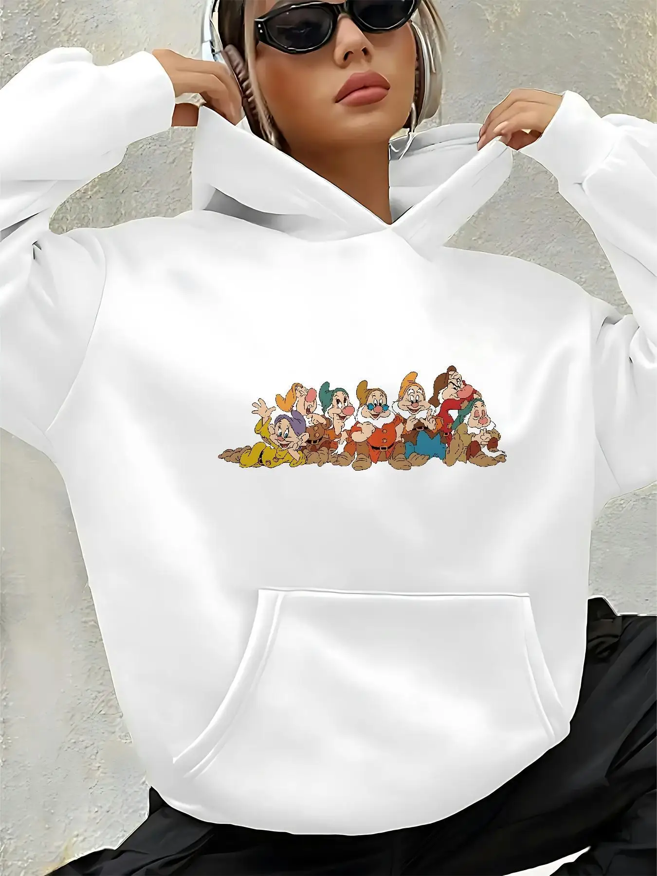 Moletom com capuz preto feminino da Disney – Mickey, Minnie e Pato Donald estampado com bolso de manga comprida para uso doméstico