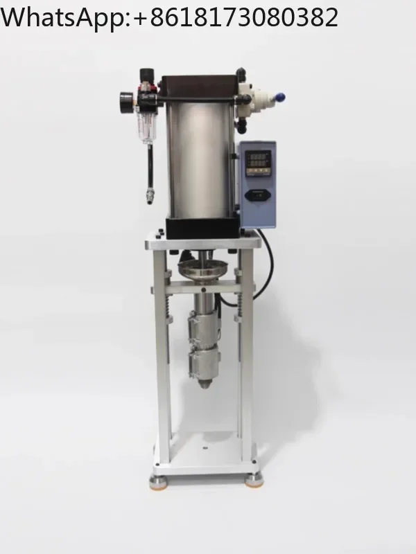 

Настольный вертикальный термопластавтомат для производства пластиковых изделий, таких как зарядные устройства, выключатели и штекеры.