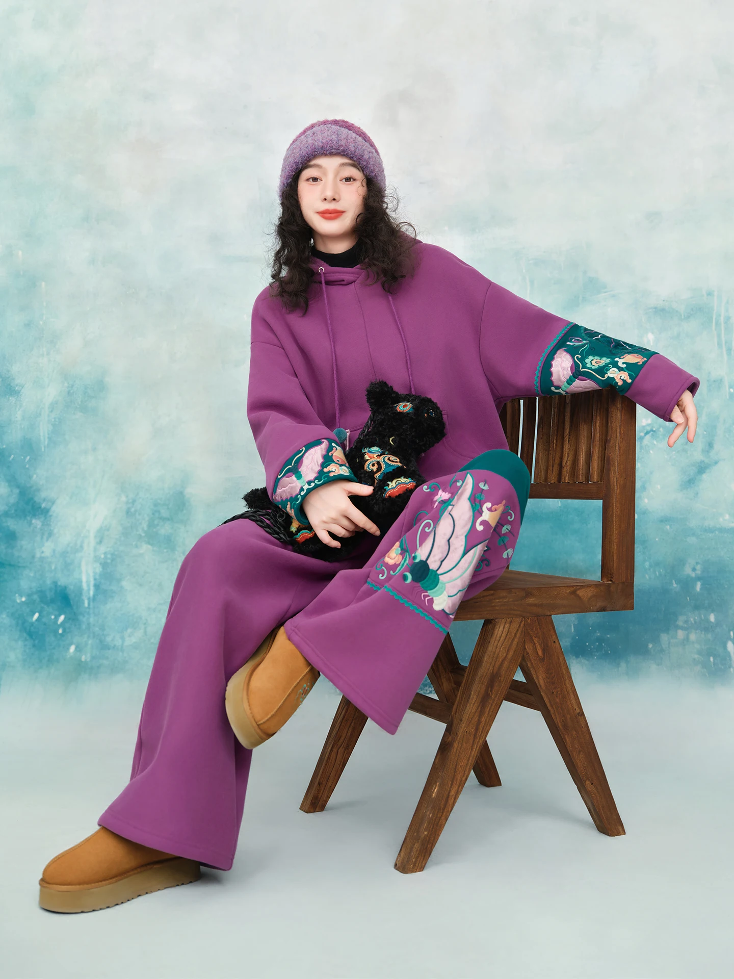 

Solo, оригинальный дизайн, вышитая толстовка Fce и повседневные спортивные брюки, женский комплект из двух предметов из полиэстера с капюшоном Long Sve...