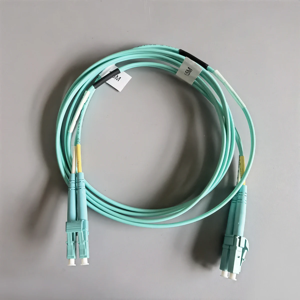 Fibra Optica 1.5m LC-LC OM3/50/125 MM LSZH Duplex FTTR Patchcord światłowodowy 2-rdzeniowy o niskiej tłumienności wtrąceniowej i wysokiej tłumienności zwrotnej