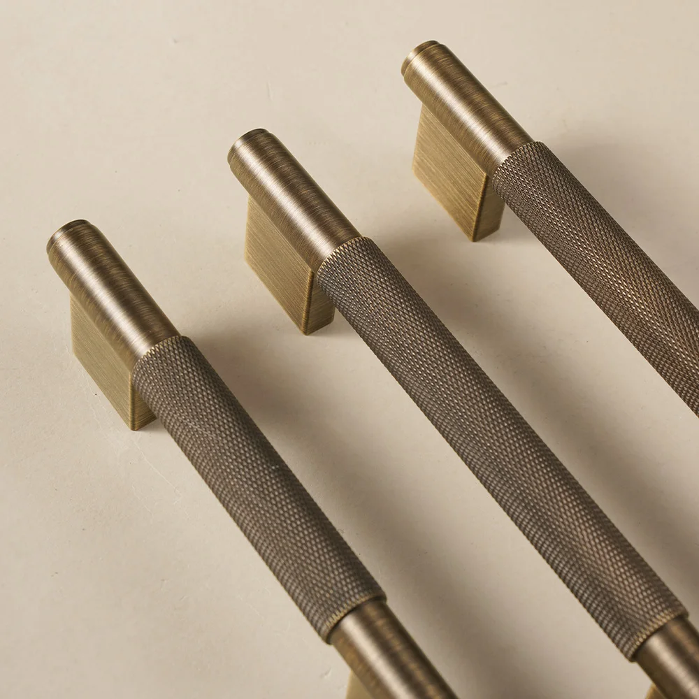 

Dooroom твердые латунные мебельные ручки с накаткой и крестом с ромбовидной огранкой, современный шкаф, дверные ручки для холодильника, ручки для ящиков