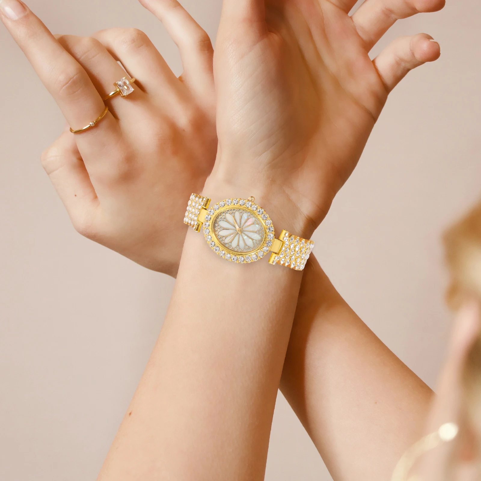 

Ladies Watch Elegant Women Bling for Bracelet Fashion Female Watches Bangle Metal Fancy Miss