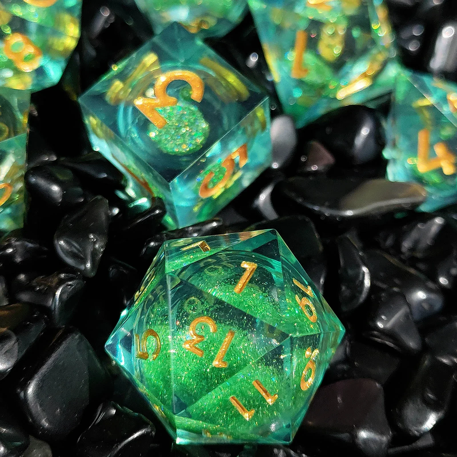 7pcs Green Golden Quick Sand Resin DND Sharp Edge Dice Set for Dungeon and Dragon RPG Board Game Role-playing D&D dice D4 D6~D20