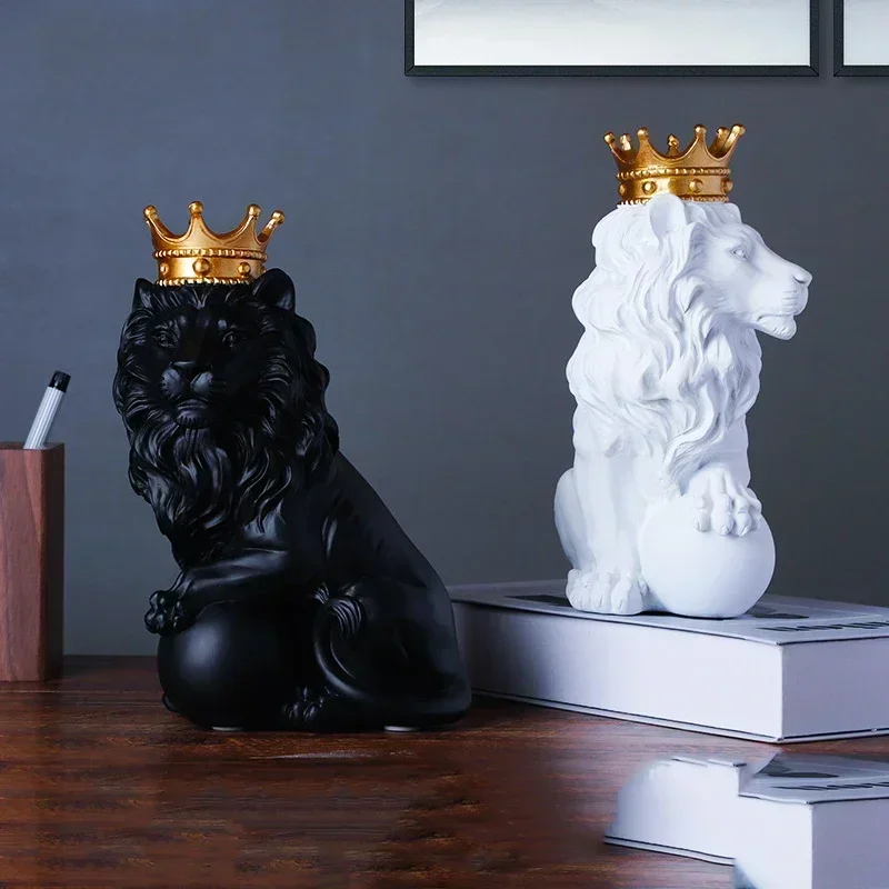 

European White Black Resin Crown Lion Ornaments Home Livingroom Desktop Sculpture Crafts Cabinet Office Table Figurines Decor