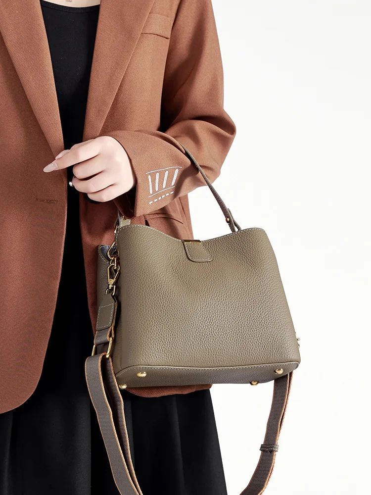 Genuine Leather Bucket Bag Luxury Design Shoulder Bag Large Capacity Commuter Soft Leather High Quality Crossbody Bag for Women