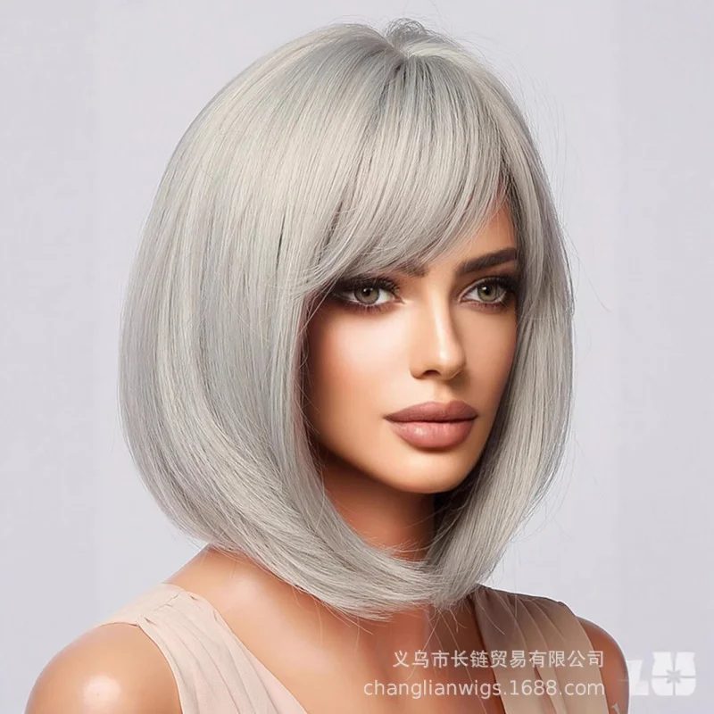 Популярный серебристый парик-каре из термостойкого волокна, можно укладывать с боковым пробором, короткие прямые волосы, подходит для индивидуальной укладки. Популярный серебристый парик-каре из термостойкого волокна, можно укладывать с боковым пробором, короткие прямые волосы, подходит для индивидуальной укладки.