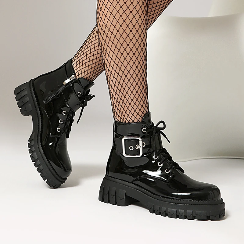 

Черные мотоциклетные ботинки, женские короткие ботинки на толстой подошве на платформе и массивном каблуке, готический ремень с пряжкой и перекрестной завязкой, большие размеры 41 42