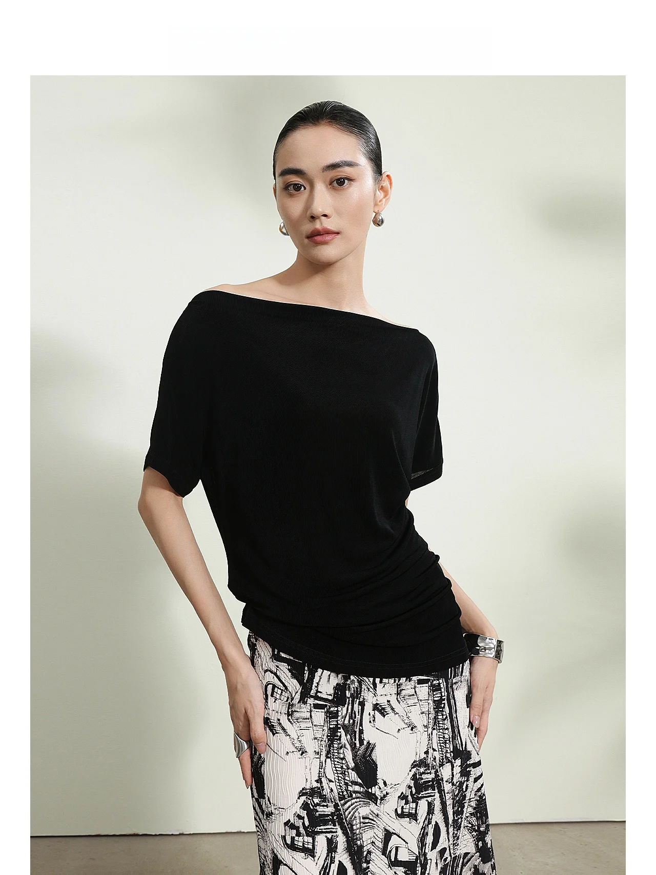 

Annibycn High-End Acetate One-Shoulder Short-Sleeve T-Shirt Women's Summer New Style Versatile Black Top Commute Simple Style