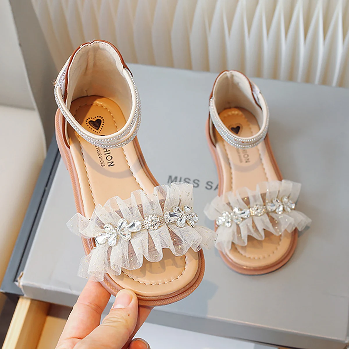 Girls Sandals 2024 Summer New Fashion Soft Bottom Cute Princess Little Girl Flat Rhinestone Sandals