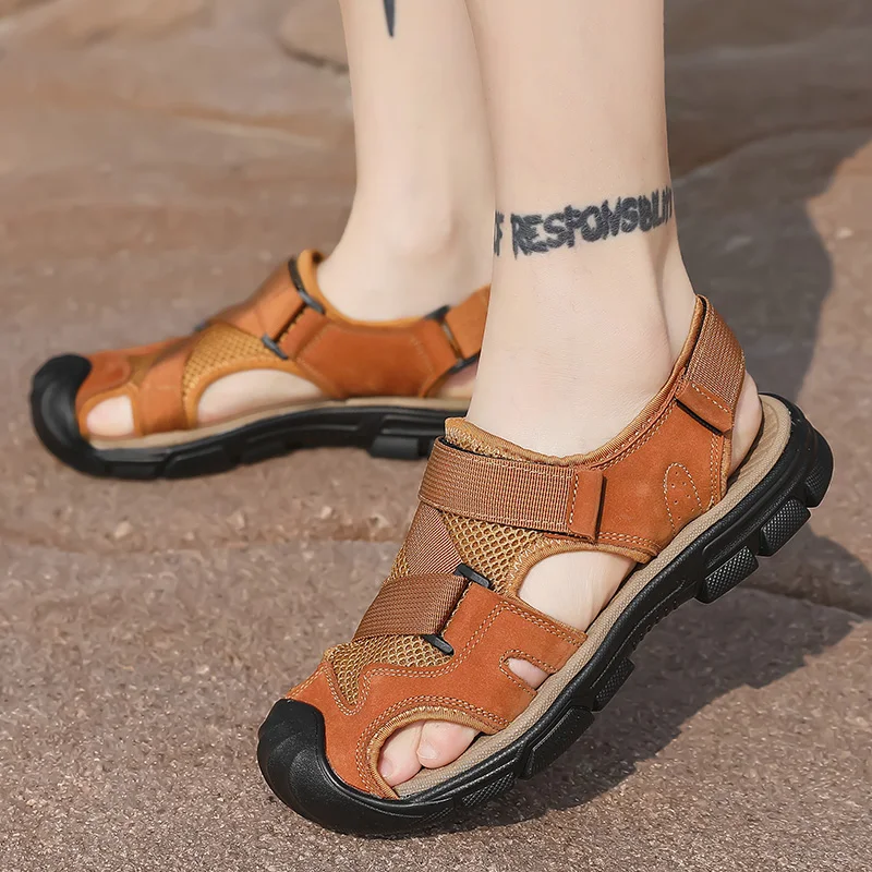 

2025 новые высококачественные модные простые стильные модные повседневные летние сандалии Baotou с низким вырезом, пляжная обувь