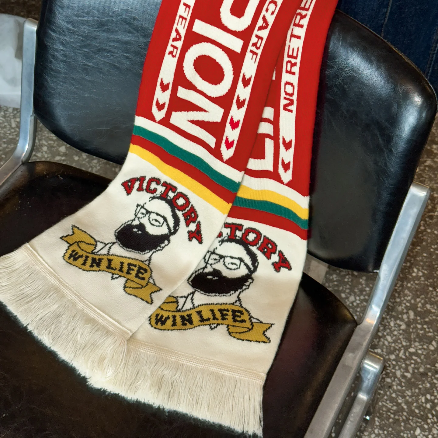 Maden المرأة WIN LIFE الأحمر الأبيض وشاح بطل شال مروحة الرجعية هامش محبوك كرة القدم الداعم الشتاء الدافئ التبعي #4