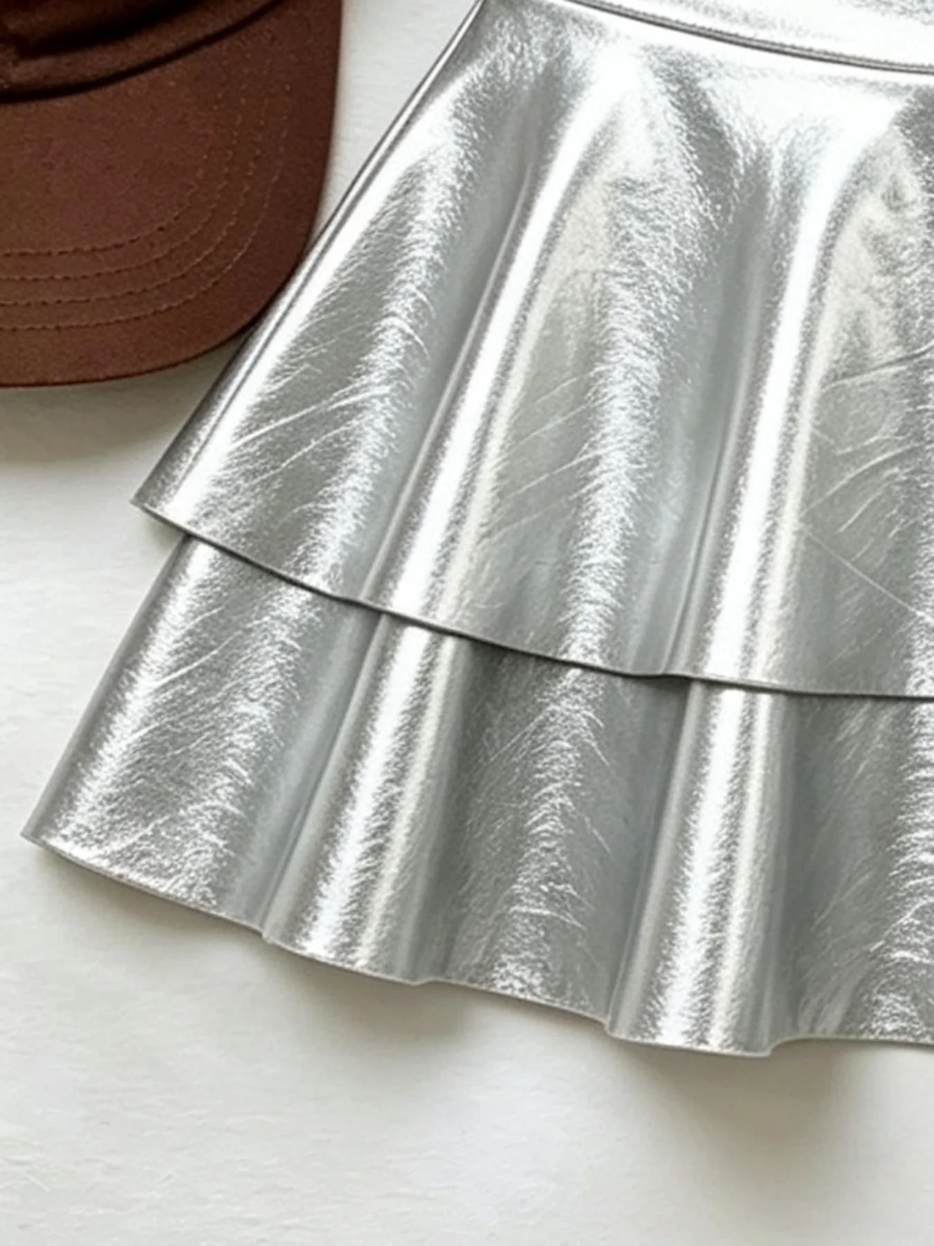 Damen Metallic-Minirock mit mehreren Lagen, hoher Taille, doppelter Rüschenborte, ausgestellter kurzer Rock, lässige Basic-Unterhose – Detail 5