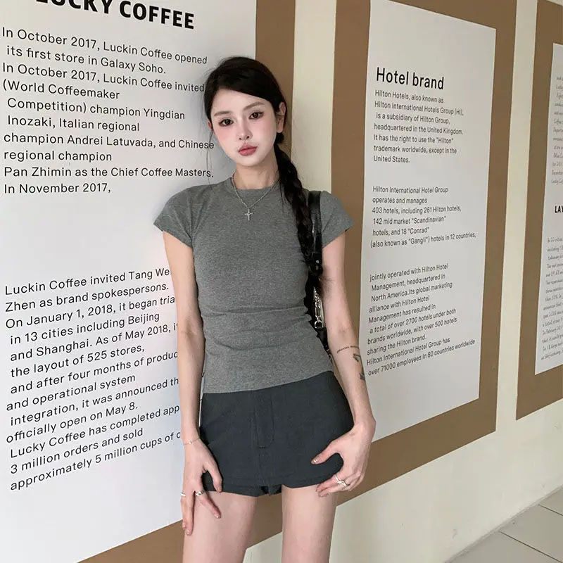 

2024Summer gray short-sleeve women's clothing with regular shouldersTSlim-fit versatile niche pullover elastic sweet topinsWind