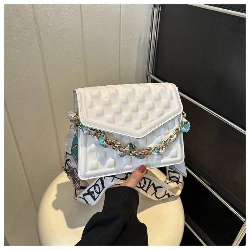 

New Lingge Embroidered Thread Small Square Bag With Simple Texture And Fashionable Trend Crossbody Bag