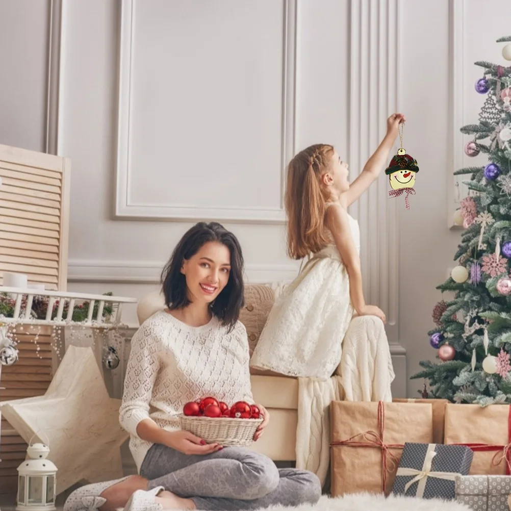 

2Pcs Snowman Wooden Christmas Pendants Retro Style Hanging Xmas Festival Decoration Vintage Scene Decor Christmas Hanging Decor