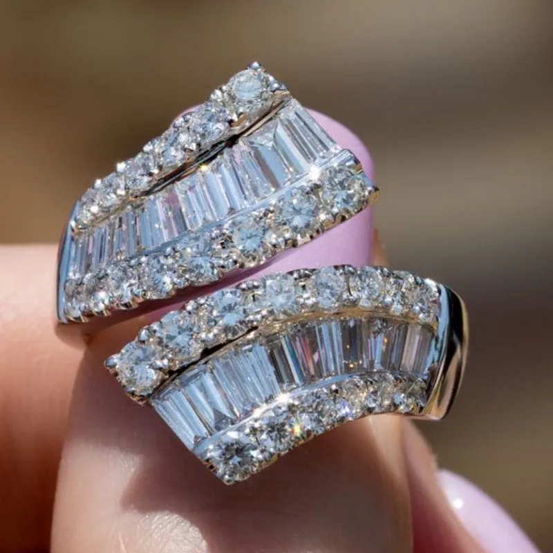 Modischer Silberfarbener Ring mit Weißen CZ-Steinen für Damen Geometrisches Design Tägliches Tragen Party Verlobungsschmuck