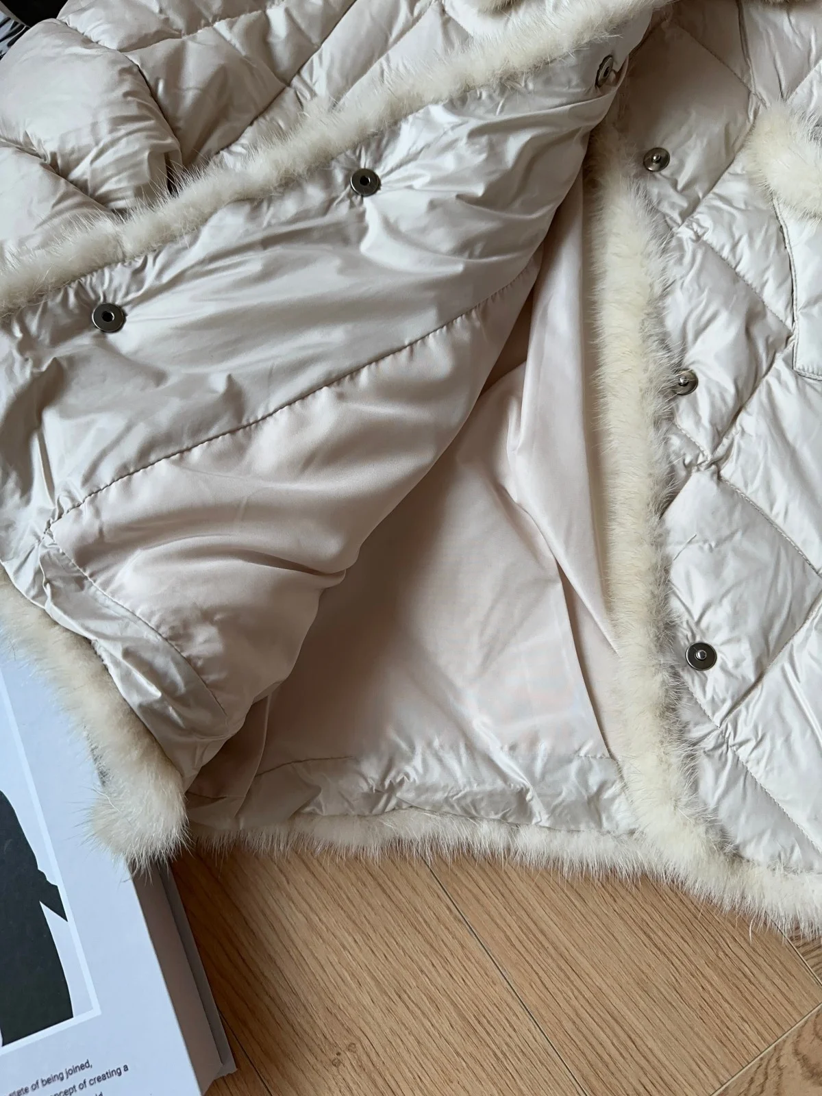 Winter 2024 White Goose down ort Puffer Jaet Women's Outerwear Sli Plaid Mink Top Korean Sle Commute Wind