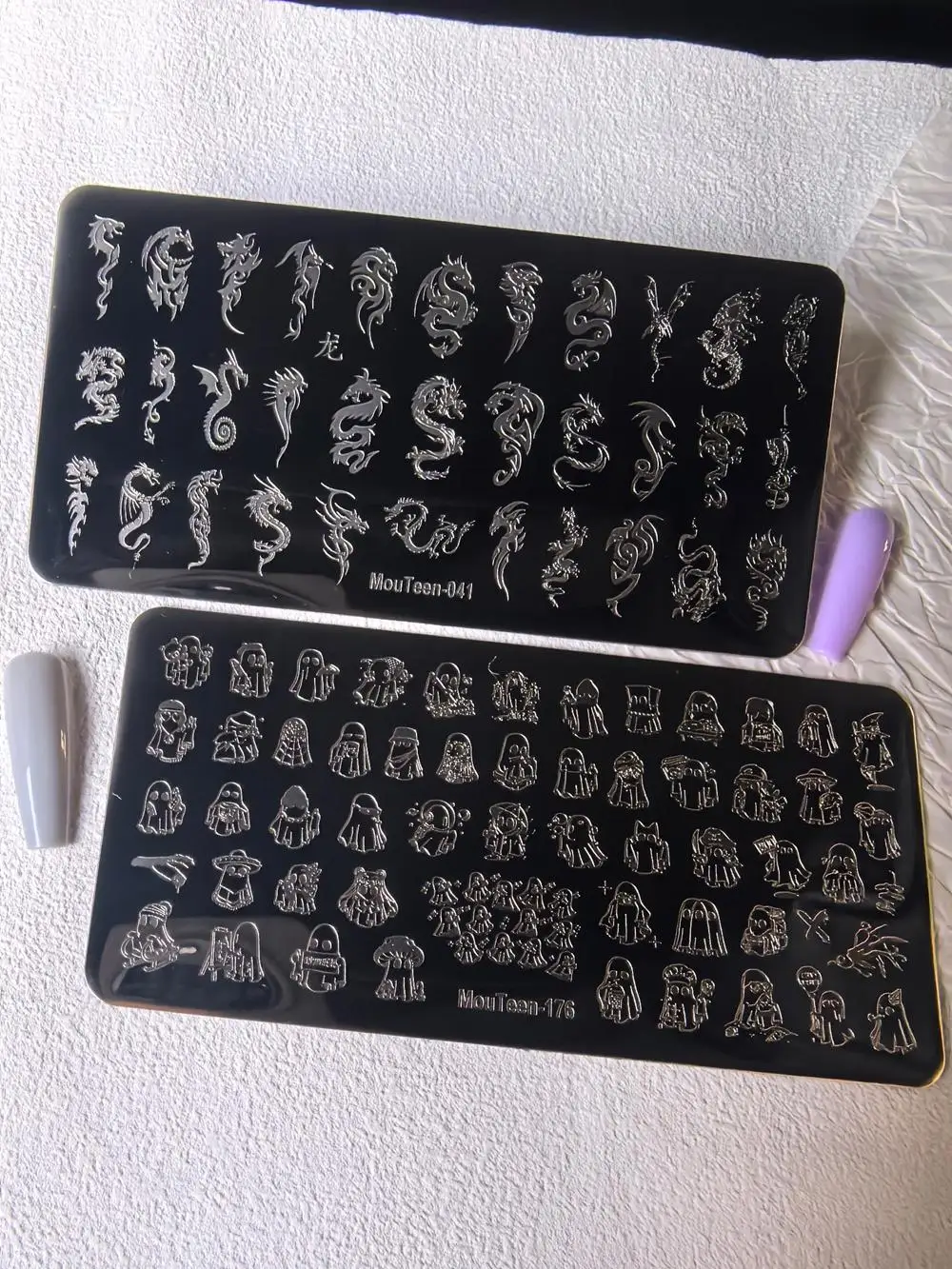 

2Pcs MouTeen041/176 Dragon & Cute Ghost Nail Stamping Plates Stainless Steel Nail Art Templates for Halloween Nails Stamp Plate