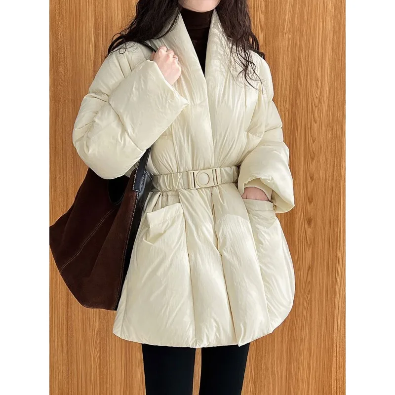 La nueva chaqueta acolchada de algodón holgada y cálida con diseño Retro, cintura ceñida y cuello en V grande, moda de invierno para mujer