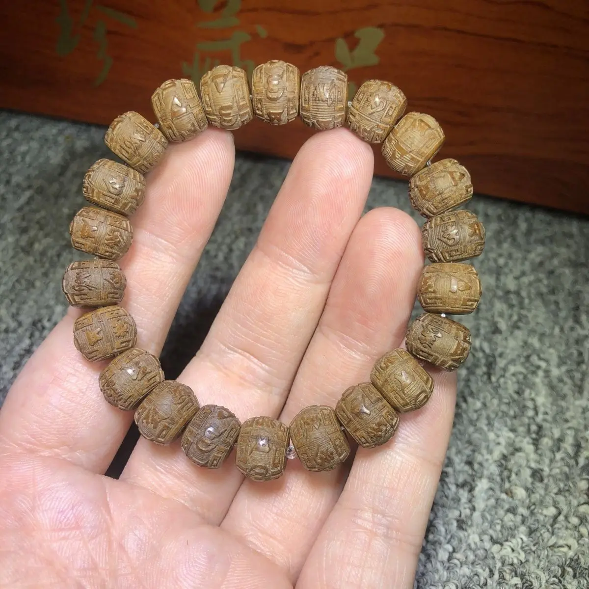 Old Material Six-Way Dragon-Lowering Wood Carefully Carved Six-Character Mantra Boutique Bracelet 8 X 9Mm Handstring Beads