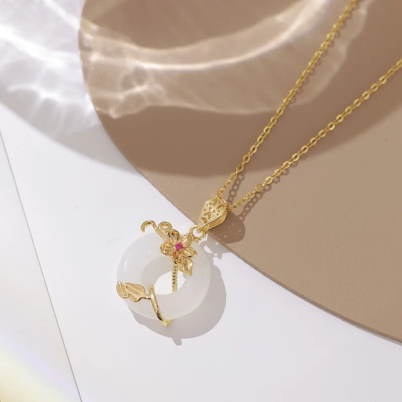 European and American Fashion Stainless Steel Necklace Temperament High-end Butterfly Flower Pendant Versatile Clavicle Chain