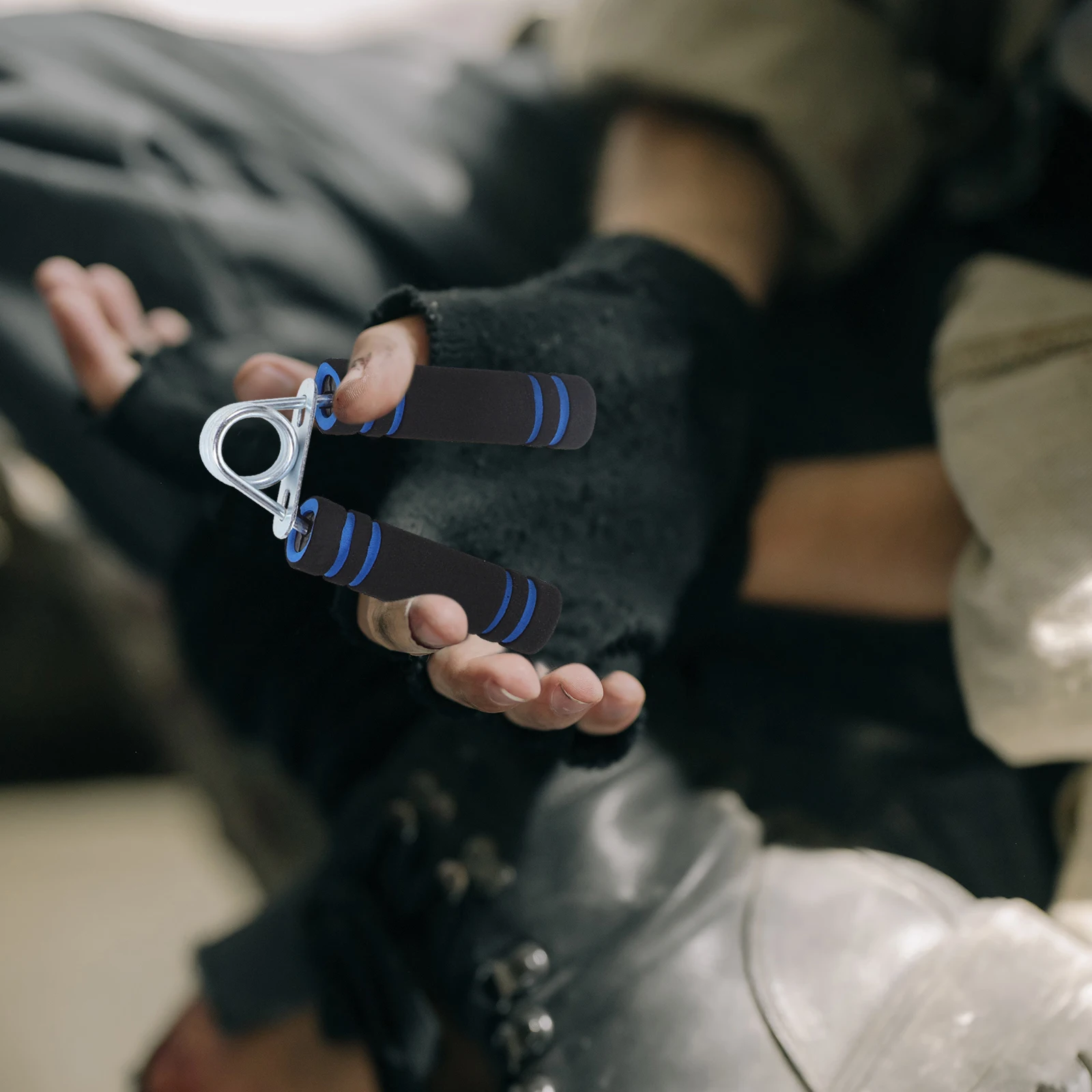 

2 pcs Hand Grippers Steel Heavy Duty Grip Exercise Men Forearm Wrist Strength Training Equipment Knurled Handles For Callus