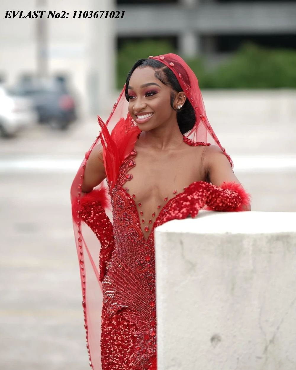 EVLAST personnalisé paillettes rouge paillettes sirène robe de bal noir filles haute fente plume cristal perlé robe de soirée E2P277