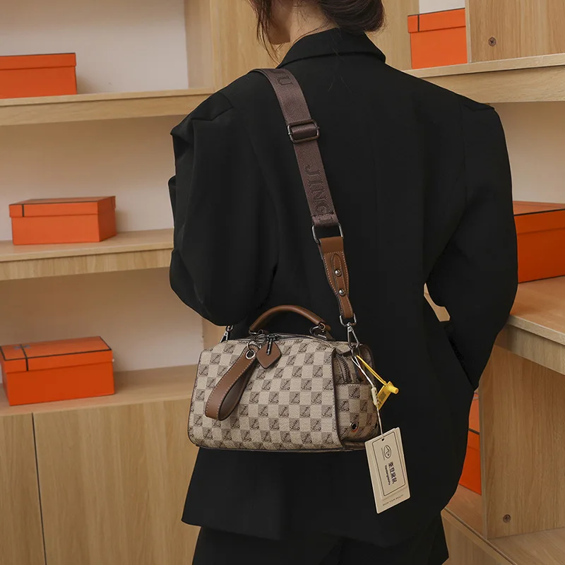New Women's Handbag Fashionable and High Quality Women's Crossbody Bag Advanced and Versatile Large Capacity Women's Bag