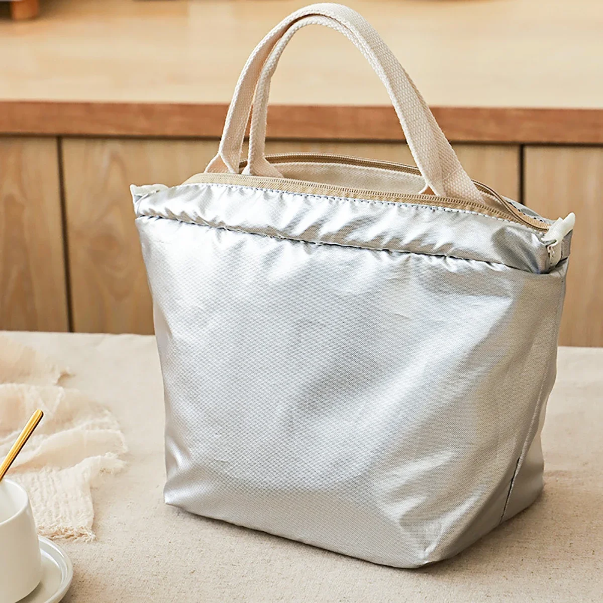 Vielseitige, isolierte Lunchtasche aus Segeltuch mit Reißverschluss – tragbare Aufbewahrungstasche für Reisen und Picknicks, leicht zu reinigender quadratischer Organizer