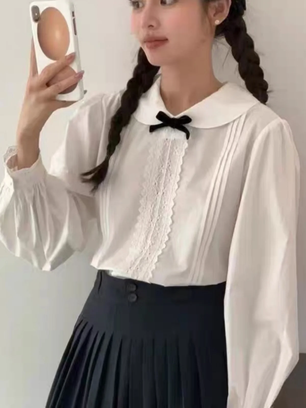 قميص نسائي على الطراز الكوري بتصميم حلو لطالبة المدرسة، ياقة مزينة بالدانتيل وعقدة فراشة، أكمام طويلة منتفخة، بلوزة كاجوال