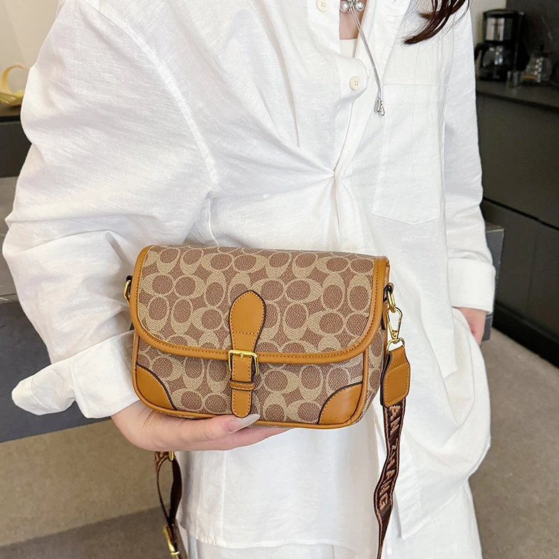 

Vintage Fashionable Leather Diaper Bag Minimalist Letter Logo Crossbody Bag Large Capacity For Women Casual Commuter