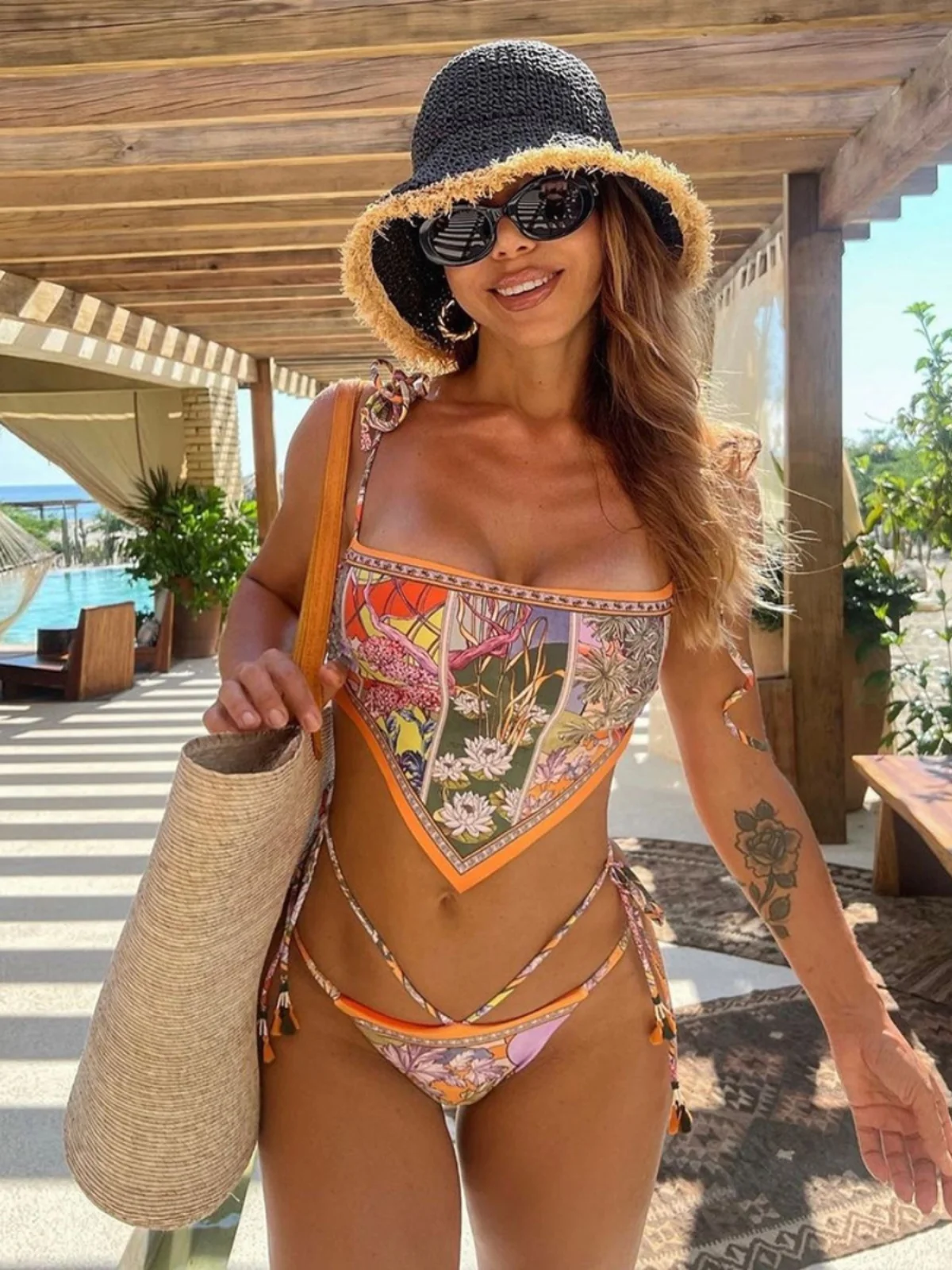 

Женский повседневный купальник-бикини с принтом и асимметричными бретелями, комплект из двух предметов, с V-образным вырезом, из полиэстера, для всех сезонов