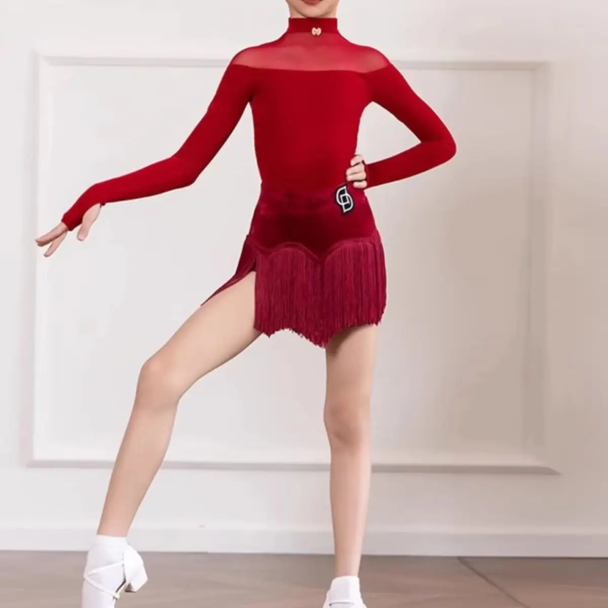 

2026 Costumi da ballolatinodi fascia alta ragazza standardspettacolo professionale abito a maniche lunghe semivestito di velluto