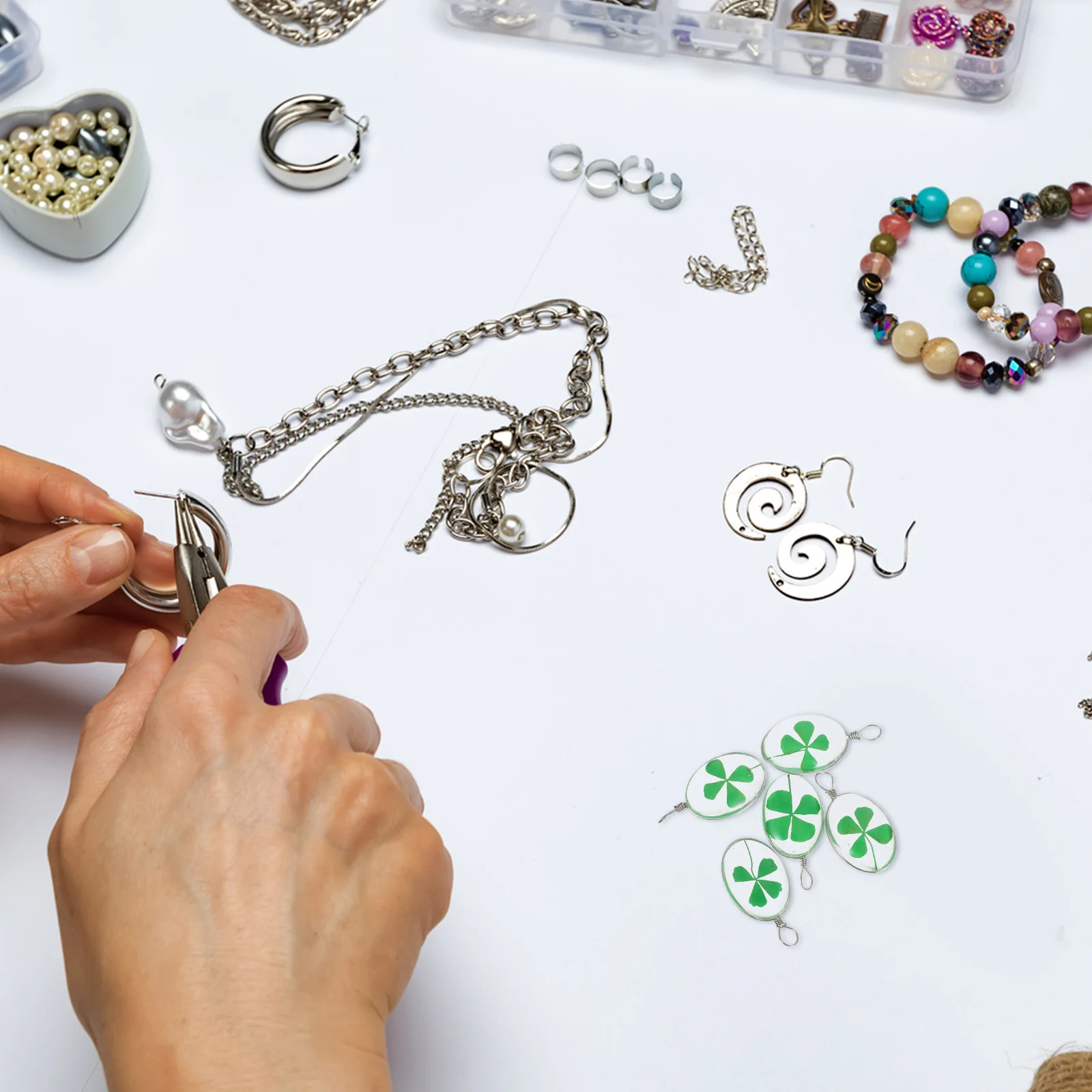 

UTHCLO Four Leaf Pendant Jewelry Making Kit for Bracelets Keychains Locket Hoops Charms Craft Supplies 5pcs