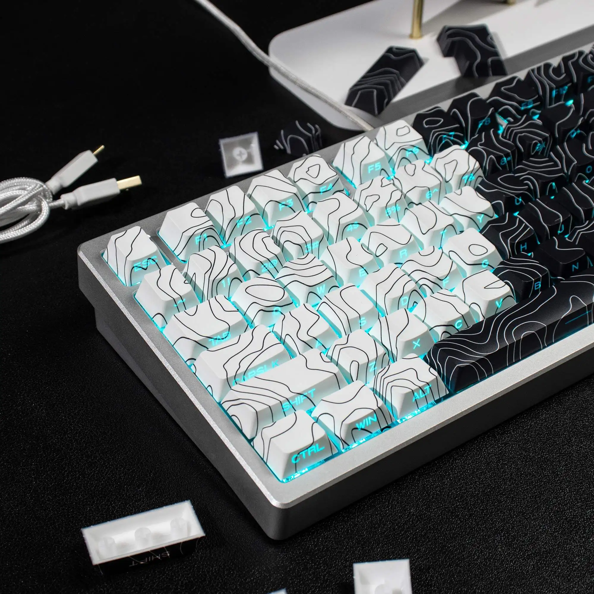 

131 клавиша, белые и черные, с линиями Altitudes, боковая светящаяся надпись, PBT, профиль Cherry, сублимационная печать, кейкапы для механической клавиатуры MX Gamer