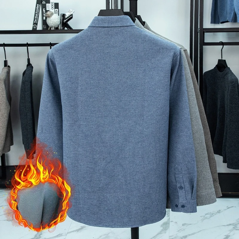 قميص رجالي مبطن بالصوف، لون خالص جديد، تصنيف الأكثر مبيعًا على الطراز البريطاني، شبكة دقيقة للتدفئة