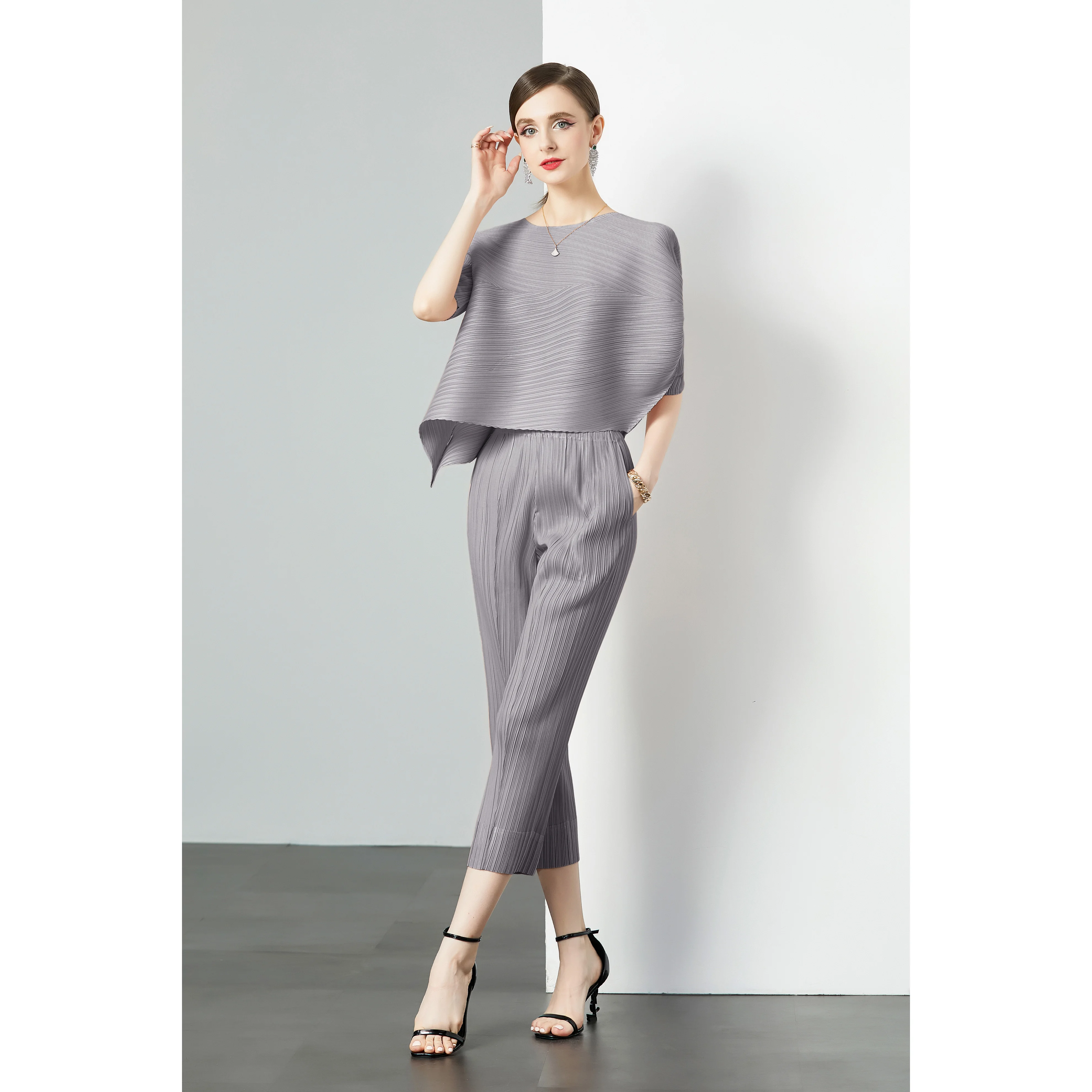 

Miyake Pleated Irregular Design Round Neck Simple Patchwork Top Cropped Pants Solid Color Summer Drape Set 2024